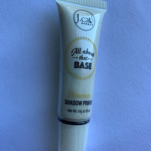 Eyeshadow primer set one shimmer and one nude. - Picture 2 of 4